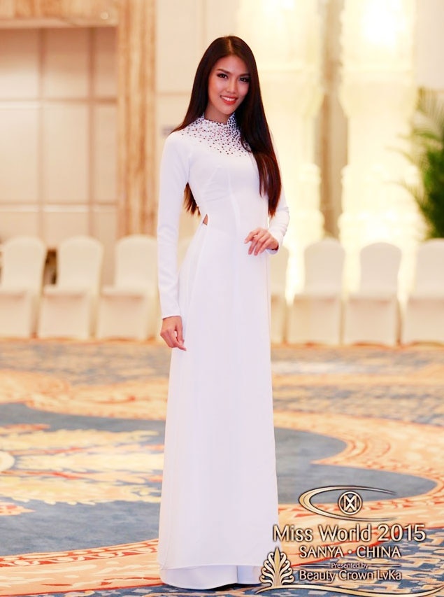 Tham gia Miss World 2015 ở Tam Á, Trung Quốc, ngay ở hoạt động mở đầu – casting cho màn trình diễn Dance of the World, đại diện Việt Nam – Trần Ngọc Lan Khuê, chọn bộ áo dài truyền thống cho buổi gặp mặt này.