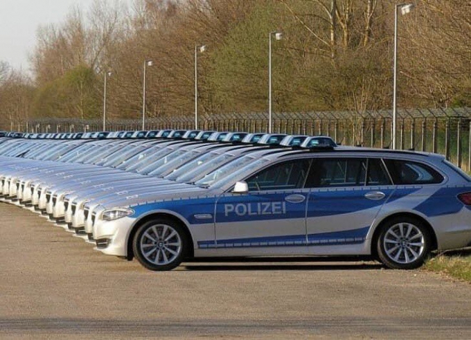 Nhìn cách đỗ xe này có thể thấy, cảnh sát Đức là những người hết sức cầu toàn.