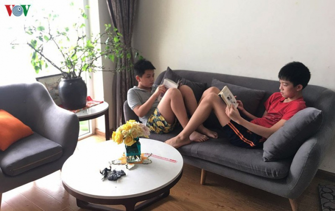 Thói quen đọc sách trong dịp nghỉ vì dịch Covid-19 cũng được lan tỏa.