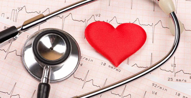 4. Cải thiện tim mạch Với khả năng thúc đẩy lưu thông máu đi khắp cơ thể, động tác này giúp tăng cường khả năng cơ tim, cải thiện chức năng tim. Do đó, bạn có thể hạn chế mắc các bệnh về tim mạch.