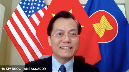 Đại sứ Việt Nam tại Mỹ Hà Kim Ngọc đề nghị công dân Việt Nam, các bạn du học sinh cần bình tĩnh, tuân thủ các hướng dẫn của sở tại về phòng ngừa dịch bệnh, giãn cách xã hội và nên tiếp tục ở lại sở tại nếu điều kiện cho phép - Nguồn: Đại sứ quán Việt Nam tại Mỹ