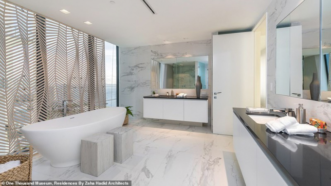 Phòng tắm rộng rãi, thoáng mát, thiết kế hiện đại.
