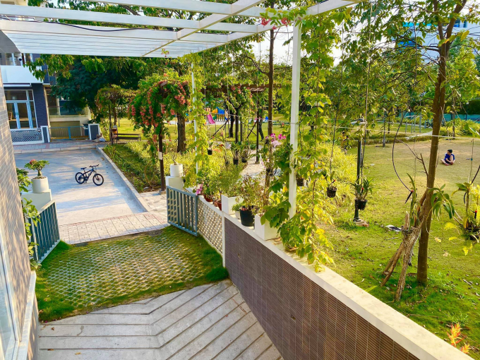 Căn biệt thự gồm 5 phòng ngủ, có hồi bơi và khu sân vườn rộng rãi làm chỗ vui chơi của các con. Ảnh: Vietnamnet.