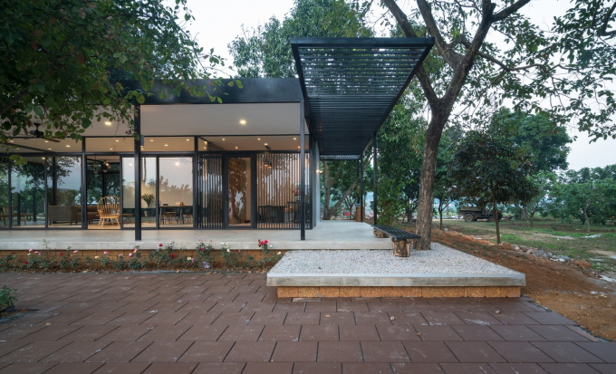 Căn nhà được lấy cảm hứng từ thiên nhiên và lối kiến trúc đương đại. Ảnh: Trieu Chien.