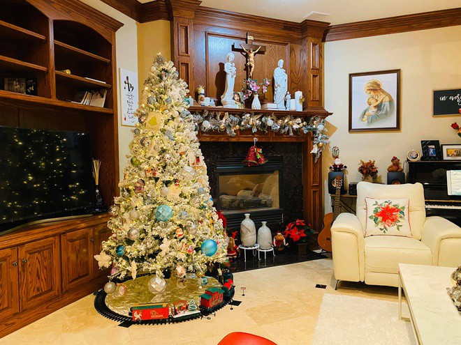 Một góc phòng khách được Hồng Ngọc trang trí vào dịp Noel năm ngoái.