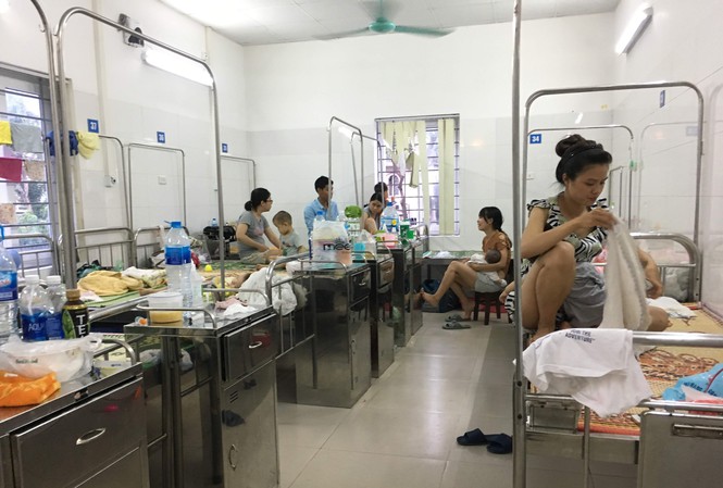 Bệnh nhân điều trị sốt xuất huyết tại Hà Nội Ảnh: Như Ý