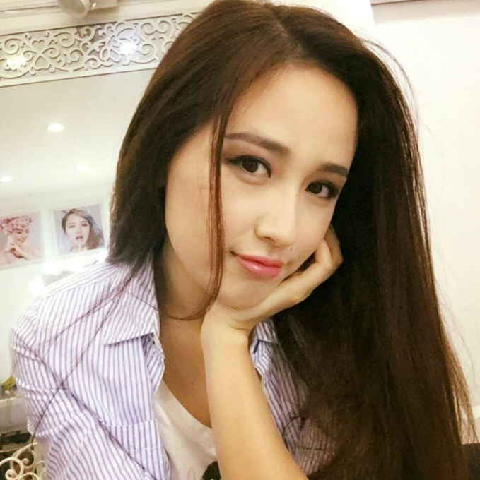 Đầu tháng 5 vừa qua, trên trang cá nhân, Hoa hậu Mai Phương Thúy than thở bộ chăn ga gối đệm hàng hiệu có giá gần 100 triệu nhưng trông
