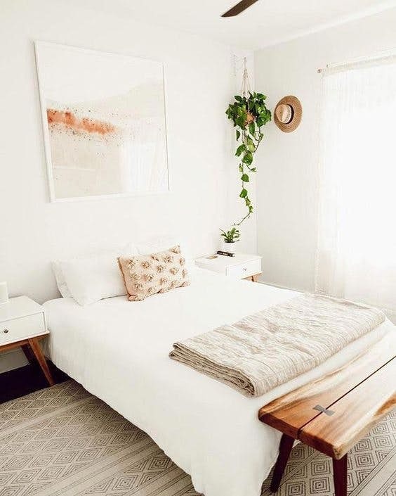 Đây là một trong những cách hữu ích nhất để tận dụng không gian thừa! Bạn có thể trang trí phòng ngủ của khách theo phong cách tối giản, lịch sự.