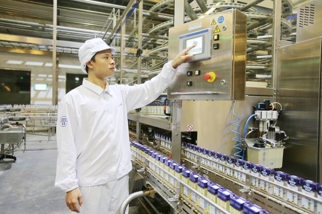 Nhân viên tại các nhà máy, trang trại của Vinamilk đều có điều kiện tiếp cận với các thiết bị, máy móc, công nghệ hiện đại.