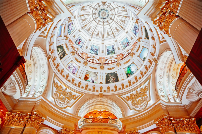 Chiều cao không gian nội thất vòm tum trong nhà thông tầng tương đương nhà 11 tầng.
