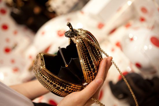 Chiếc túi xách đắt nhất của Louis Vuitton từng được bán với giá $133,400 (tương đương hơn 3 tỷ đồng). Nguồn ảnh: Getty Image.