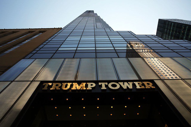 Ngoài ra, ông Trump còn có một bất động sản nổi tiếng khác nằm ở lối vào Đại lộ số 5, New York. Đây là một khu phức hợp gồm các trung tâm mua sắm và tòa nhà văn phòng. Từ tầng 66, nó là biệt thự hai tầng của Donald Trump.