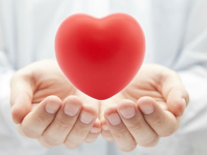 Bảo vệ tim: Dưa hấu ít chất béo, cholesterol, giàu chất chống oxy hóa. Ăn dưa hấu có tác dụng bảo vệ các động mạch và mạch khỏi bị xơ cứng, từ đó giúp cho trái tim của bạn luôn khỏe mạnh.
