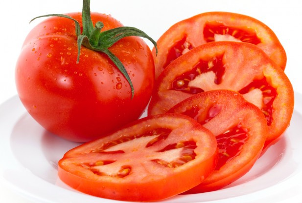 Cà chua là loại quả thường xuyên xuất hiện trong căn bếp gia đình và rất có lợi cho sức khoẻ của bạn. Nó chứa rất nhiều các chất dinh dưỡng và chứa một lượng lớn vitamin A, vitamin C và axit folic. Ảnh minh họa: Internet