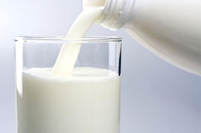 Sữa: Các thành phần dinh dưỡng trong sữa sẽ làm cơ thể nhanh chóng “hạ họa” và đẩy lùi say nắng. Ảnh: Internet.