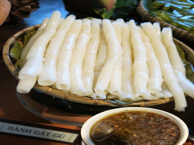 Món bánh gật gù hấp dẫn du khách khi đến với Quảng Ninh. Ảnh: Internet