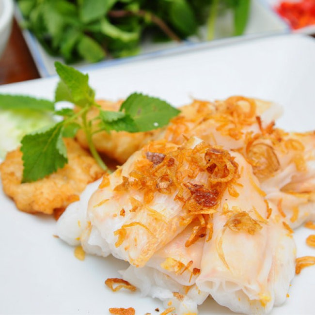 Đặc sản bánh cuốn chả mực nhất định ohair thử khi du lịch Quảng Ninh. Ảnh: Internet