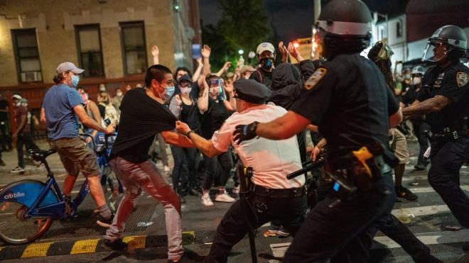 Nhiều cuộc biểu tình ở Mỹ đã biến thành các cuộc bạo loạn, cướp bóc, hôi của. (Ảnh: Reuters)