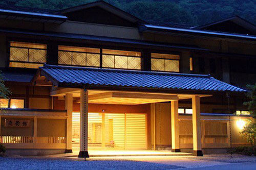 Nishiyama Onsen Keiunkan, Yamanashi, Nhật Bản: Năm 2011, khách sạn suối nước nóng Nishiyama Onsen Keiunkan được ghi vào sách kỷ lục thế giới Guinness là khách sạn lâu đời nhất trên hành tinh. Khách sạn do 52 thế hệ trong một gia đình quản lý suốt hơn 1.300 năm từ khi mở cửa vào năm 705 đến nay. Ảnh: Nishiyama Onsen Keiunkan.