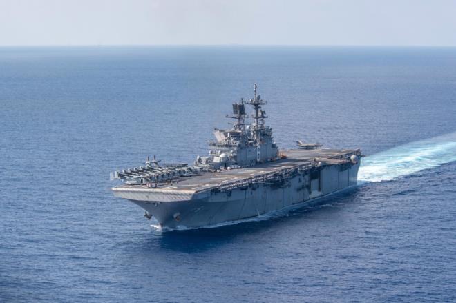 Tàu đổ bộ tấn công USS America (LHA-6) của Hải quân Mỹ hoạt động ở Biển Đông. (Ảnh: US Navy)