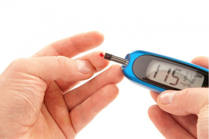 Có thể ngăn chặn tiền tiểu đường diễn tiến thành tiểu đường tuýp 2 nếu bạn sớm nhận ra và hiểu rõ các nguy cơ gây bệnh. Người có mức đường huyết nhỉnh hơn bình thường nhưng chưa vượt ngưỡng thì được xếp vào giai đoạn tiền đái tháo đường. Tuy nhiên, đây là dấu hiệu sớm có thể tiến triển thành tiểu đường tuýp 2 với tất cả các hậu quả tiêu cực về sức khỏe. Theo một số ước tính, bệnh tiểu đường tuýp 2 có thể rút ngắn 10 năm tuổi thọ của bạn. Sau đây là một số dấu hiệu của tiền tiểu đường bạn không nên bỏ qua: