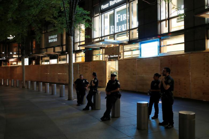 Cảnh sát New York được triển khai để đảm bảo an ninh trong vùng Columbus Circle.