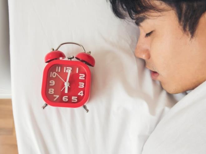 Ngủ quá nhiều: Ngủ 7-8 giờ mỗi ngày là thời gian lý tưởng của mỗi người để đảm bảo sức khỏe. Nếu bạn ngủ quá nhiều, quá trình trao đổi chất trong cơ thể sẽ bị ảnh hưởng, từ đó gây tăng cân.