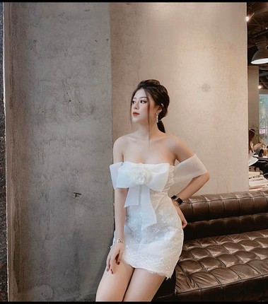 Hotgirl Nguyễn Phương Thảo (Callmexu) sinh năm 1999 tại Hà Nội. Là một trong những gương mặt mới nổi trên mạng xã hội, đặc biệt là Instagram với hơn 100 nghìn lượt theo dõi. Với thế mạnh là gương mặt cực sắc sảo, vóc dáng mảnh mai, Nguyễn Thảo khiến cộng đồng mạng mê mẩn với những set đồ mùa hè 