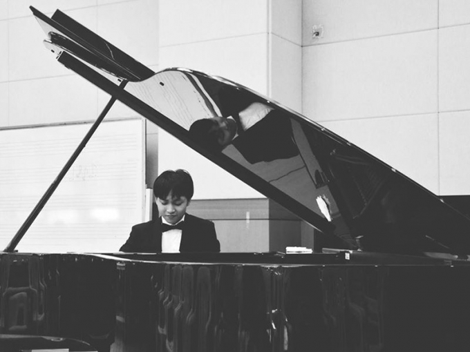 Đăng Quang đang theo học piano ở nước ngoài.