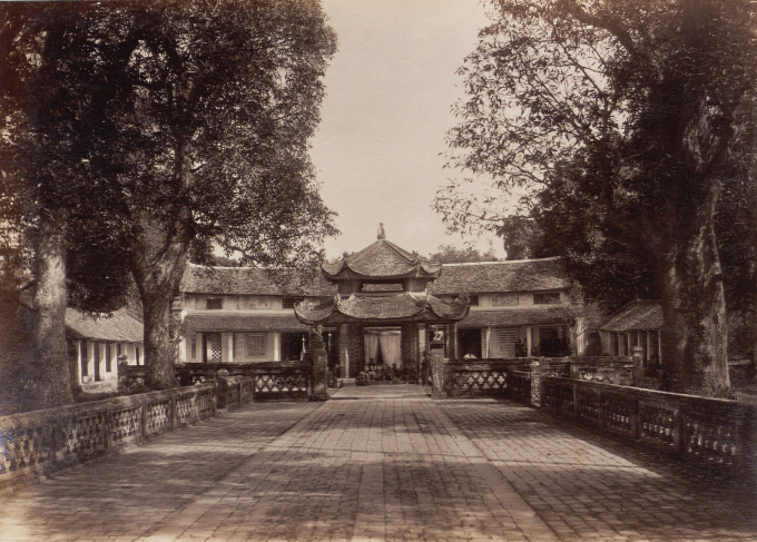 Lối vào chúa Láng, ngôi chùa nổi tiếng ở phía Tây Hà Nội.