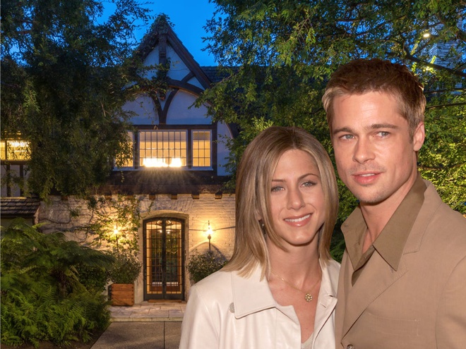 Ngôi nhà cũ của tài tử Brad Pitt và vợ cũ Jennifer Aniston ở Beverly Hills, Nam California, đang được rao bán với giá 44,5 triệu USD. Nó được niêm yết lần đầu tiên vào tháng 5/2019 với giá 49 triệu USD và giảm giá vào tháng 10/2019. Ảnh: Mansion Global.