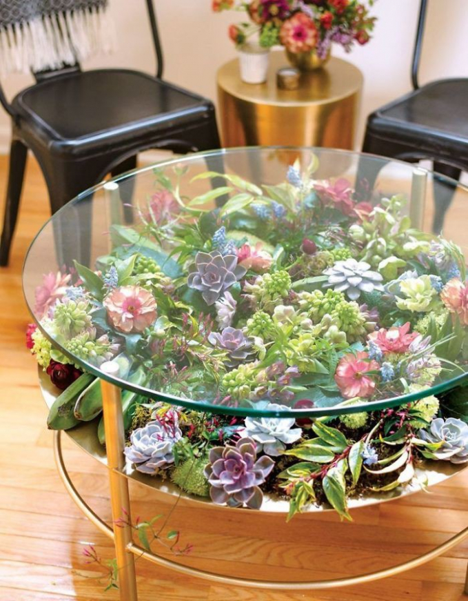 Những chiếc bàn phủ đầy cây hoa là xu hướng trang trí mới đang được ưa chuộng trên thế giới.