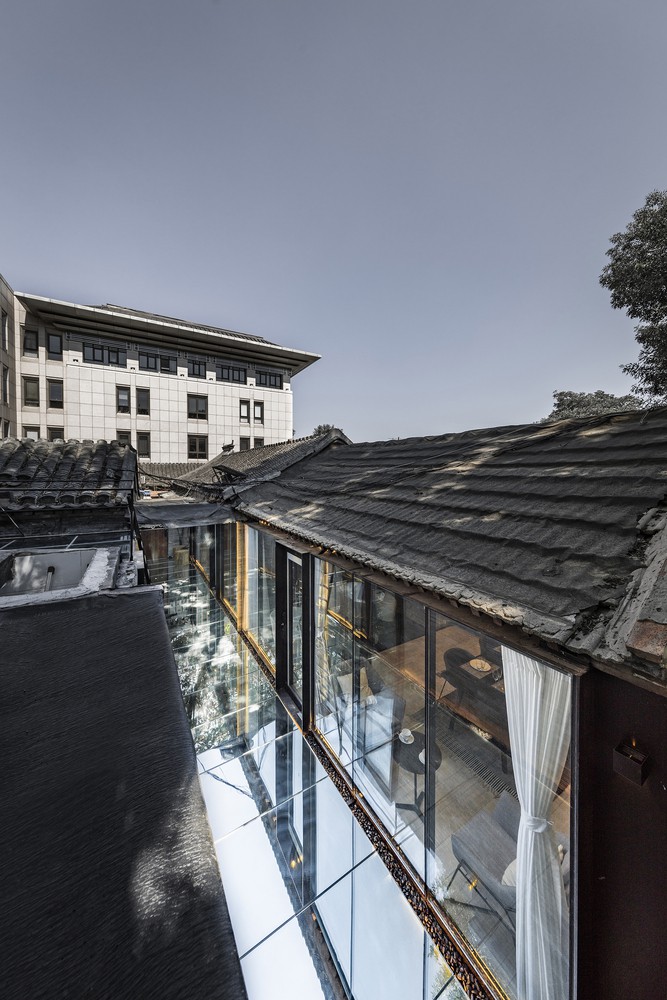Sau nhiều năm đi xa, nữ chủ nhân của căn nhà 58 m2 ở Bắc Kinh muốn trở về sống trong ngôi nhà mà cô từng sống cùng ông bà nội khi còn nhỏ. Tuy nhiên, căn nhà đã xuống cấp nghiêm trọng.