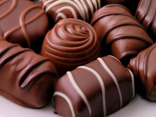 Chocolate: Chocolate, đặc biệt là những loại chocolote có hàm lượng ca cao thấp có thể gây ra chứng đau nửa đầu do trong thành phần thực phẩm này có chứa tyramine và caffeine.
