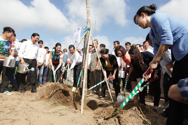 Quỹ 1 triệu cây xanh cho Việt Nam” trồng cây tại Khu di tích đường Hồ Chí Minh trên biển, tỉnh Bến Tre