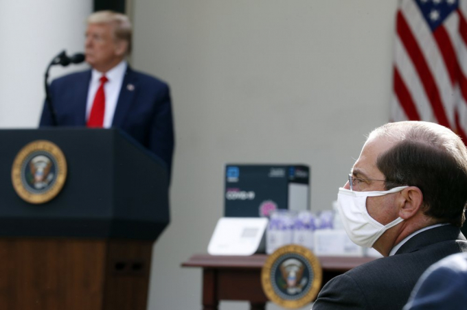 Tổng thống được xét nghiệm virus corona thường xuyên sau khi nhiều nhân viên Nhà Trắng mắc bệnh. Ảnh: Reuters.