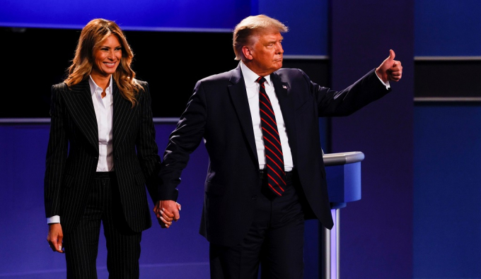 Ông Trump và vợ trong đêm đầu tiên của cuộc tranh luận bầu cử Mỹ. Ảnh: Reuters.