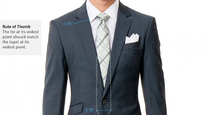 Chiều rộng nhất trên caravat phải bằng (hoặc gần bằng) với chiều rộng nhất trên ve áo.