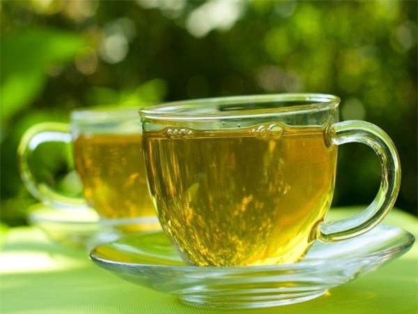 Uống trà xanh mỗi ngày để giảm cân.