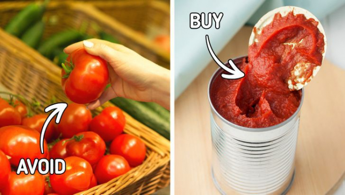 8. Mua cà chua đóng hộp hơn cà chua tươi: Các hộp cà chua đã qua chế biến là lựa chọn hàng đầu của bạn ở cửa hàng tạp hóa. Đầu tiên, cà chua chế biến được thu hoạch chín, đỏ và căng mọng. Trạng thái cô đặc sẽ làm cho cà chua đóng hộp trở thành nguồn lycopene dồi dào nhất. Trong khi đó, cà chua tươi ở chợ được hái còn xanh và một số cà chua tươi được sục khí với các loại trái cây khác để thúc đẩy quá trình chín đều. Ảnh: BS.