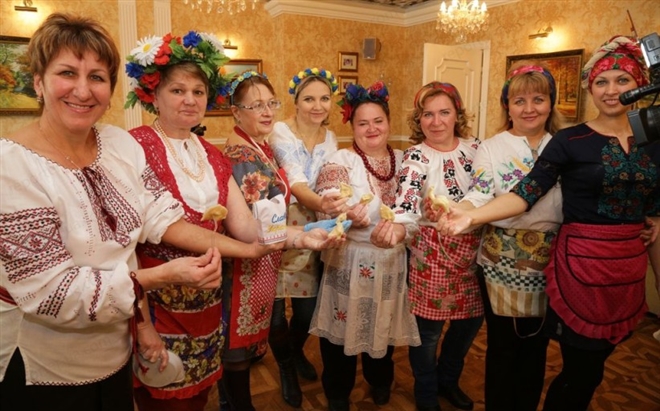 Phụ nữ Nga ăn mừng ngày Quốc tế Phụ nữ.