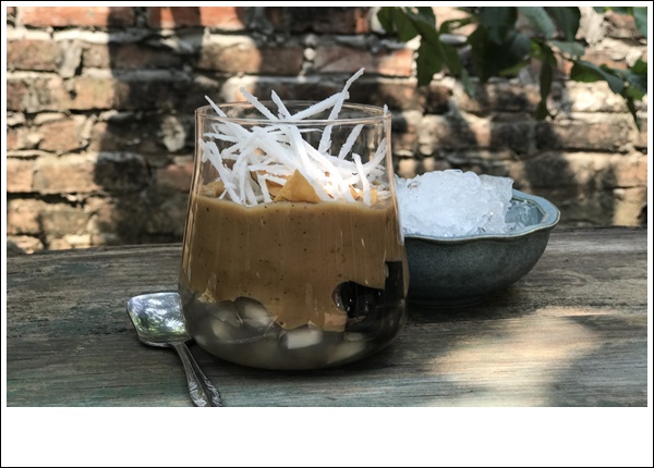 Ly cafe cốt dừa mix chân trâu thơm ngon 