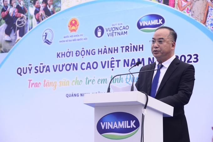 Ông Đinh Tiến Hải - Giám đốc Quỹ bảo trợ trẻ em Việt Nam đánh giá cao việc các đơn vị chung tay bổ sung dinh dưỡng cho trẻ em (Ảnh: VNM).