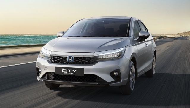 1. Honda City: Trong tháng 5, Honda City đã bán được 1.025 xe, tuy giảm nhẹ 9% so với tháng trước (1.137 xe) và tiếp tục duy trì ở vị trí dẫn đầu trong bảng xếp hạng các mẫu xe sedan giá rẻ. Tổng doanh số của Honda City kể từ đầu năm ở Việt Nam đạt 4.623 xe đến tay khách hàng
