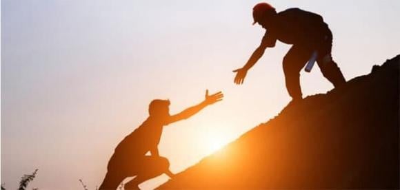Cuộc đời ngắn ngủi, đừng lãng phí vì những thứ không đáng. Hãy sống thật, sống trọn vẹn và sống có ý nghĩa (Ảnh minh họa)