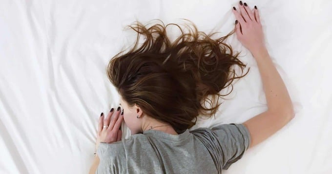 Chăn gối ướt là môi trường lý tưởng sản sinh vi khuẩn, nấm mốc