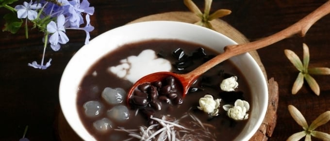 Chè đậu đen giải nhiệt ngày hè. Ảnh: Bùi Thủy