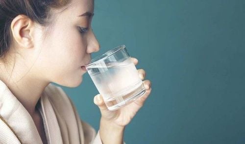 Người tuân thủ chế độ ăn thực dưỡng chỉ được bổ sung nước