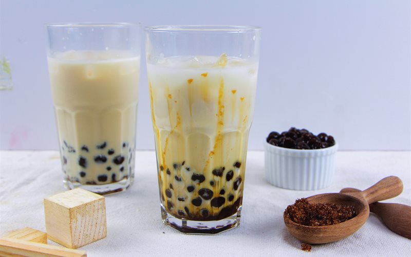 Trà sữa trân châu đường đen đang là một thức uống ngon hot trend được nhiều người yêu thích
