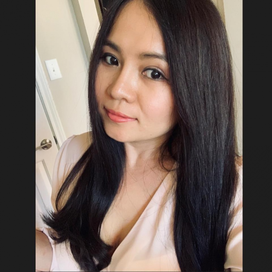 Bà mẹ hai con xinh đẹp.